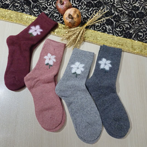 جوراب پشمی ساقدار زنانه گل دار